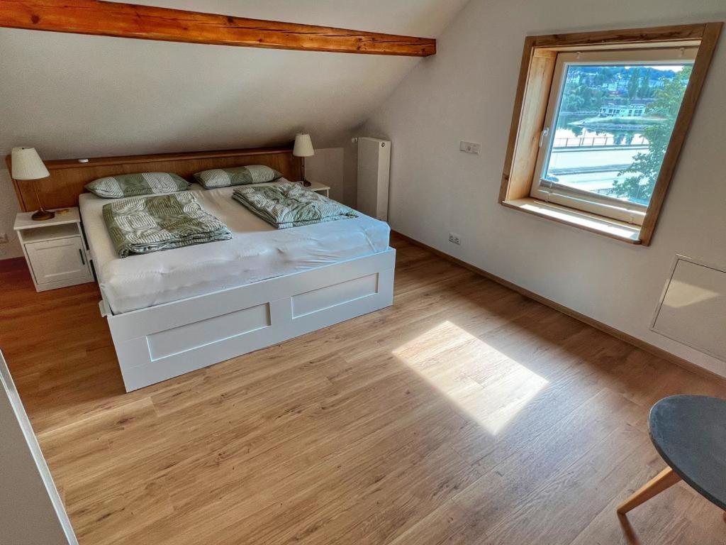 Helle 2 Zimmer Dg Wohnung Passau Extérieur photo